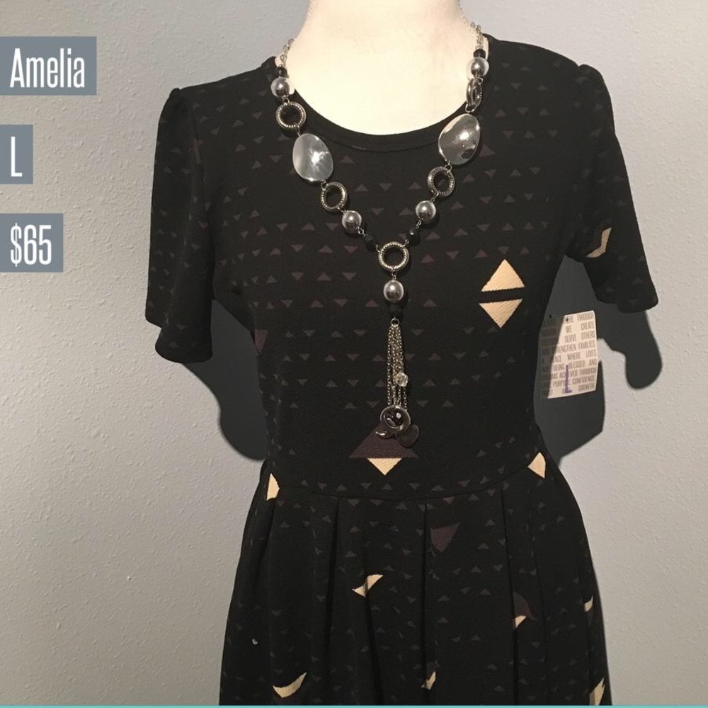 Large LuLaRoe Amelia NWT